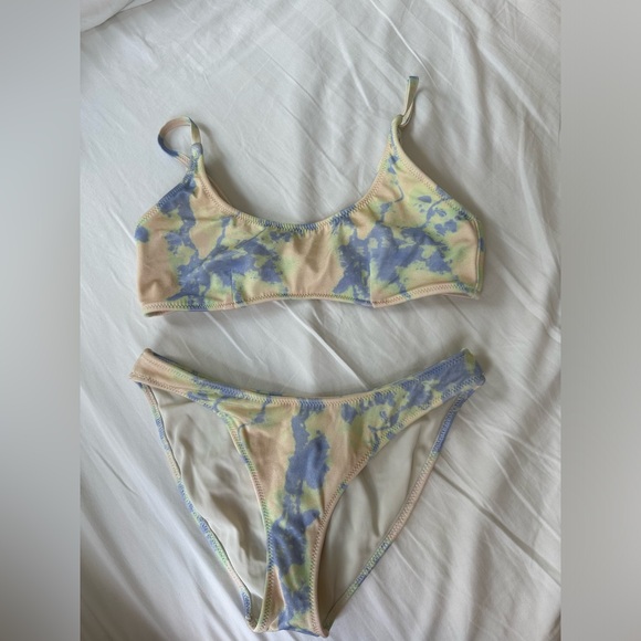 Triangl bathing suit. The bottom is an XS. The top is a medium. - Picture 2 of 2